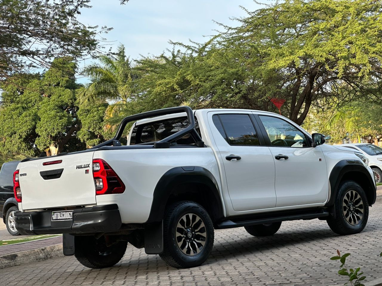 HILUX DOUBLE CABIN thumbnail 9